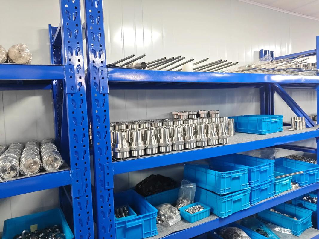 饮料灌装机械配件大全 止旋刀与旋盖模的关键作用及设备厂家解析